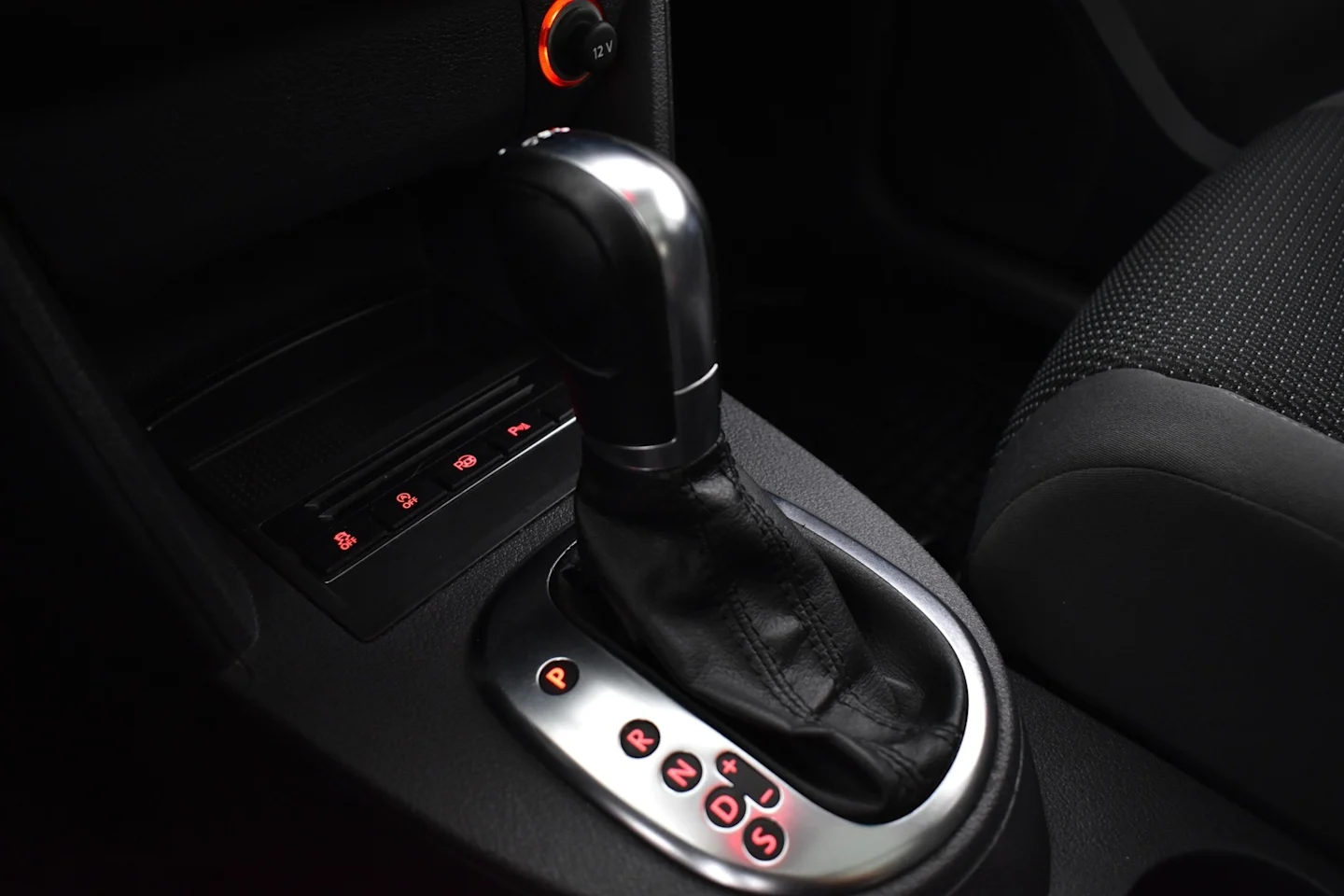 Car Image - 4nSPRrwj5JGnc6v37TbOy4