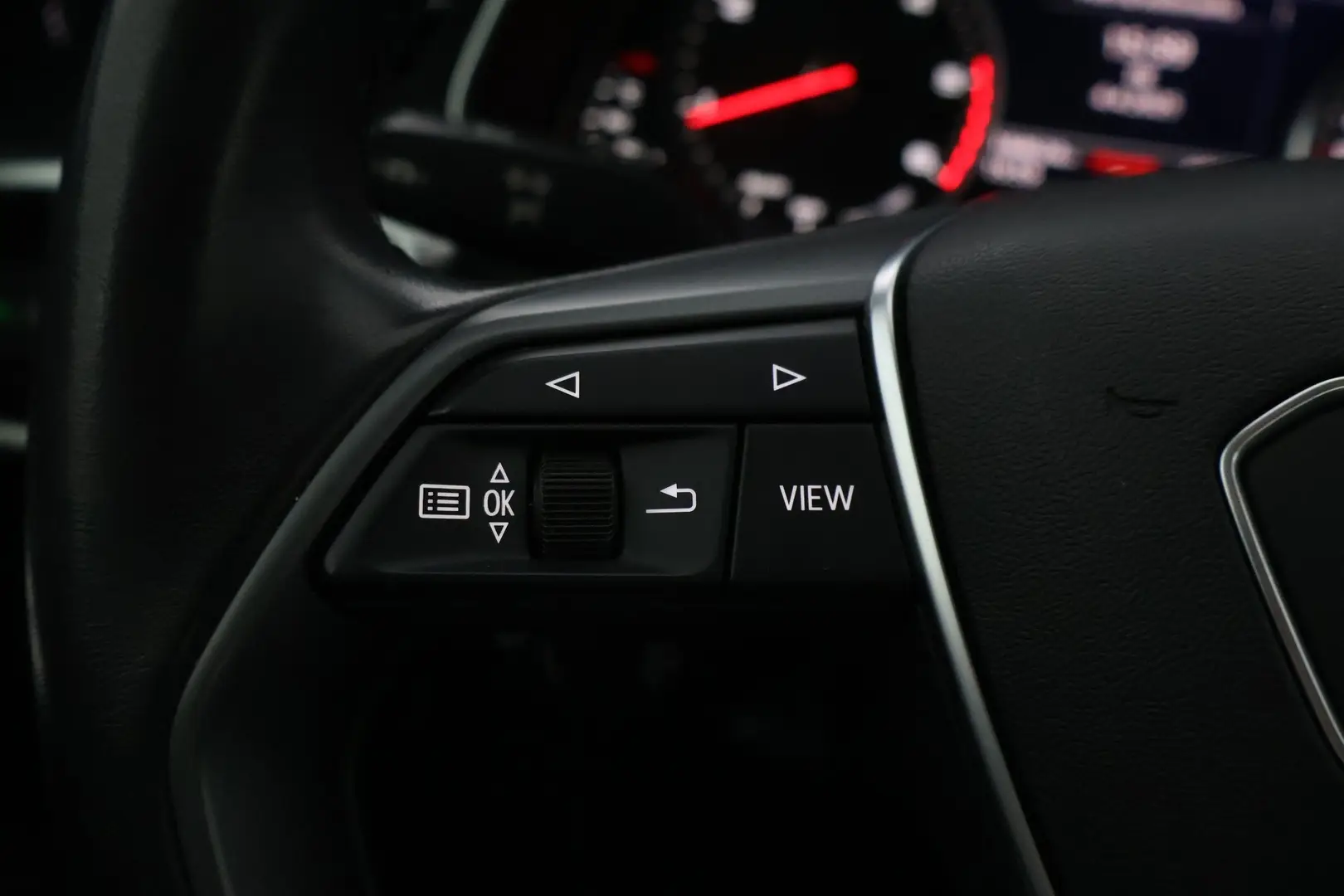 Car Image - 5L1OTJaJ0VXokvxLikw8T6