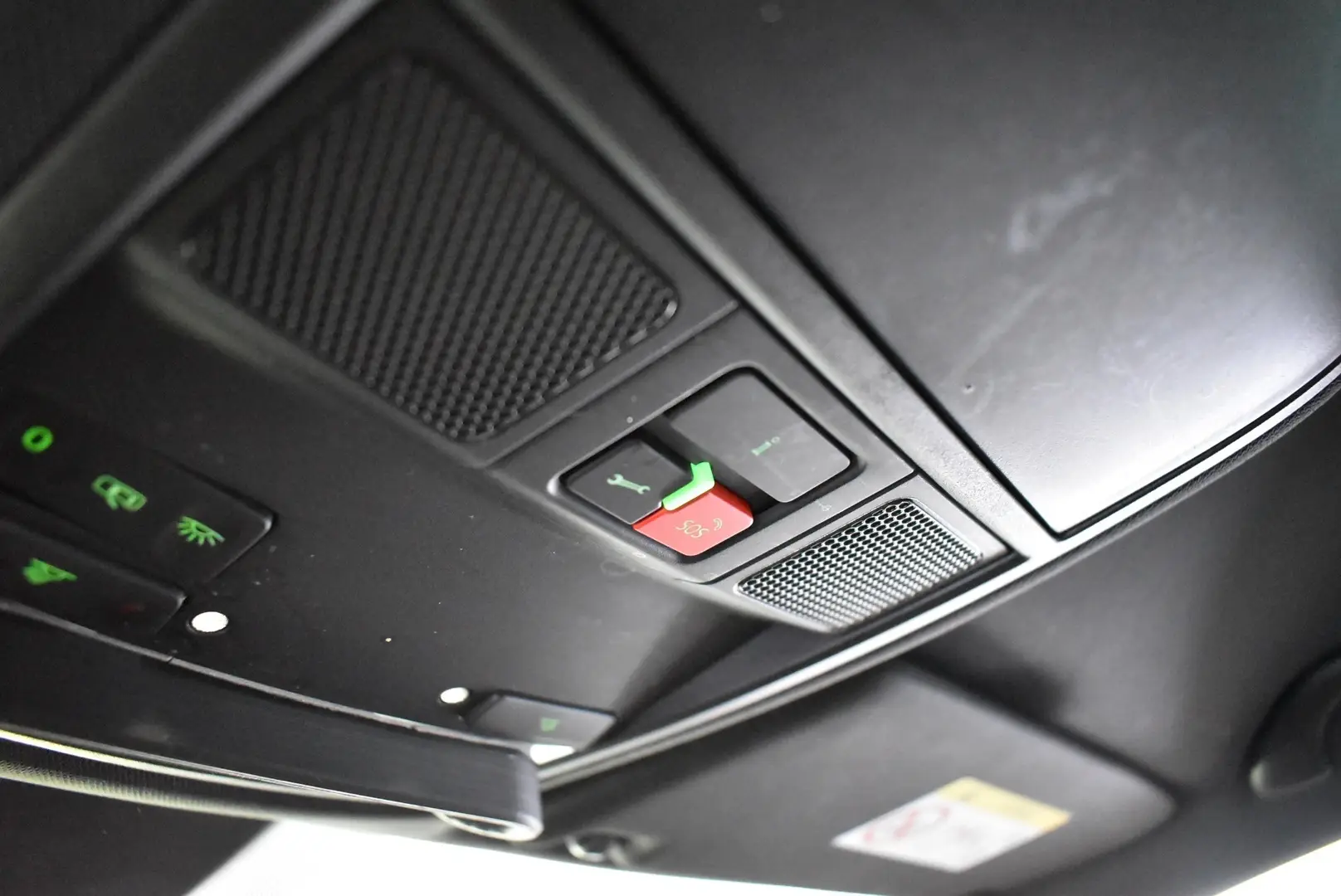 Car Image - 7jEO6Wez4FasiXAKUgp8I2