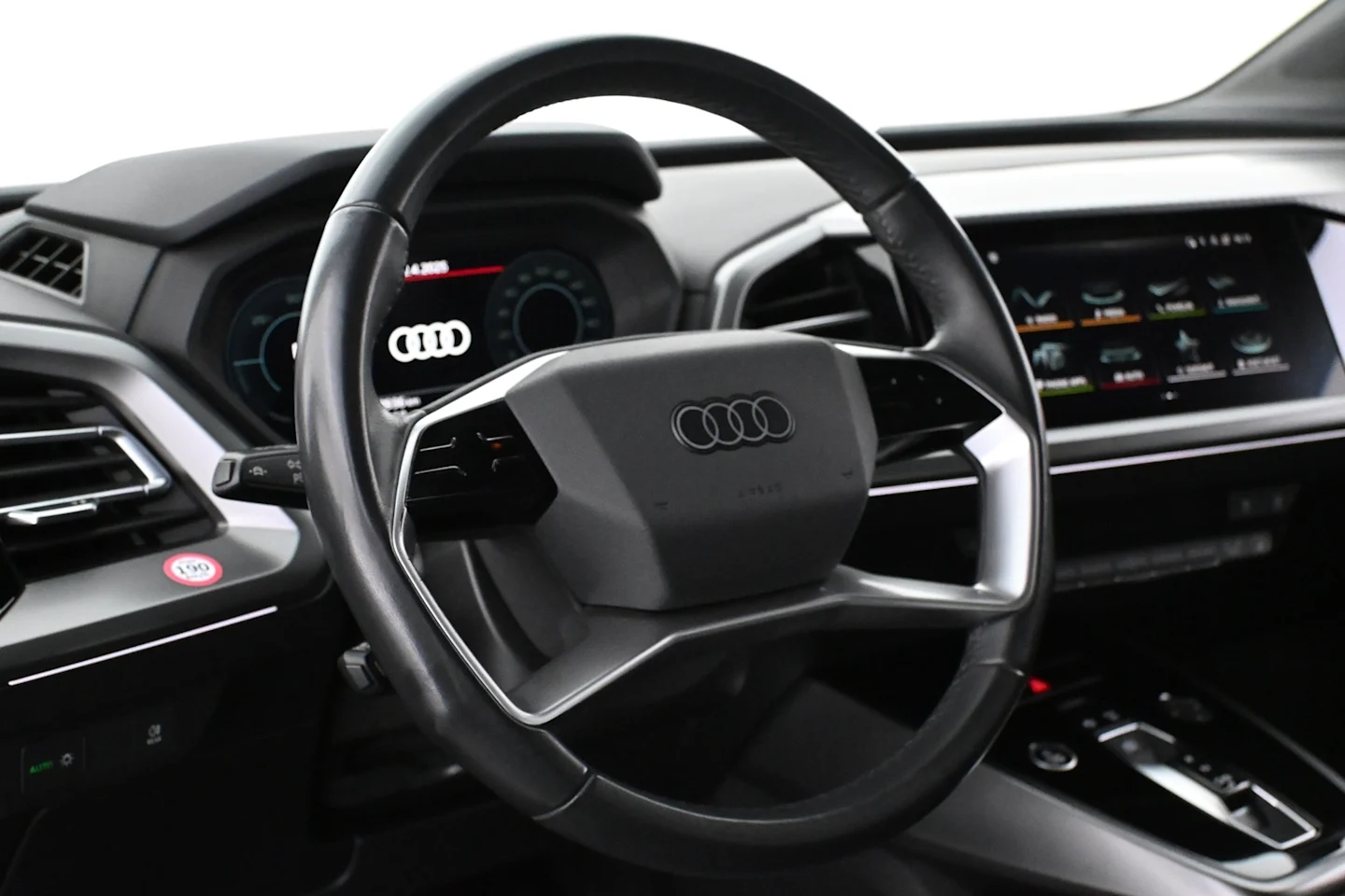 Car Image - 4zA6lbO5xYc18OSZOjR8Zv