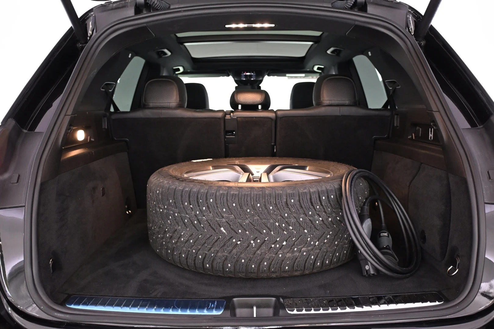 Car Image - 1WNJH7q4Ju8s3XseHfkkMC