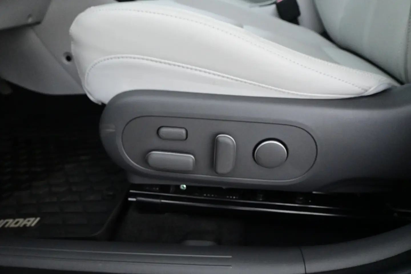 Car Image - 4dqd0KxNlW140xGIDmyhNG