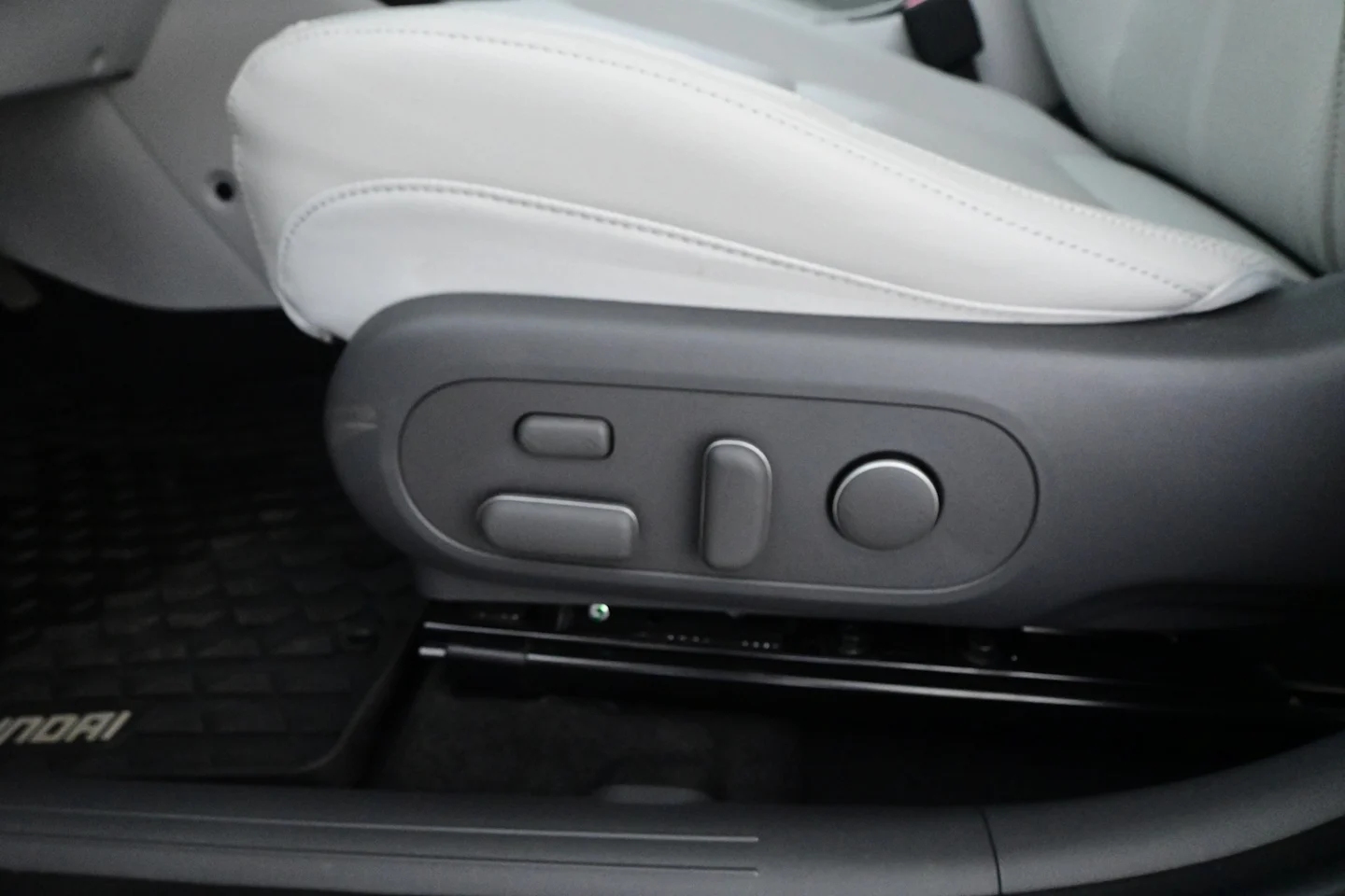 Car Image - 4dqd0KxNlW140xGIDmyhNG