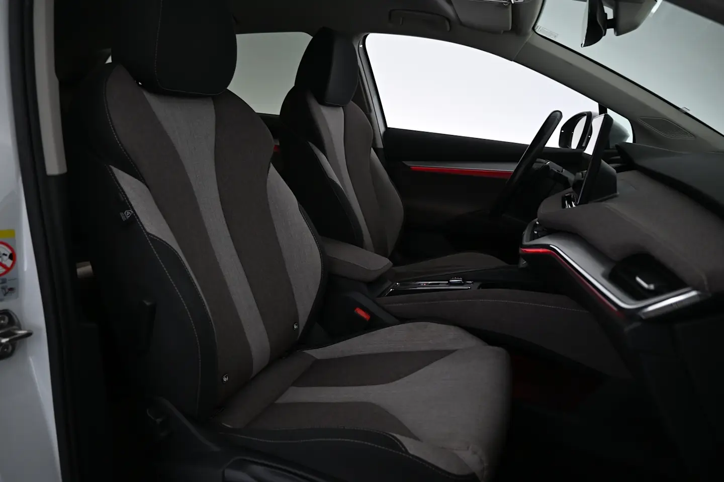 Car Image - dwx8iJTQErxSYMaHsg2vw