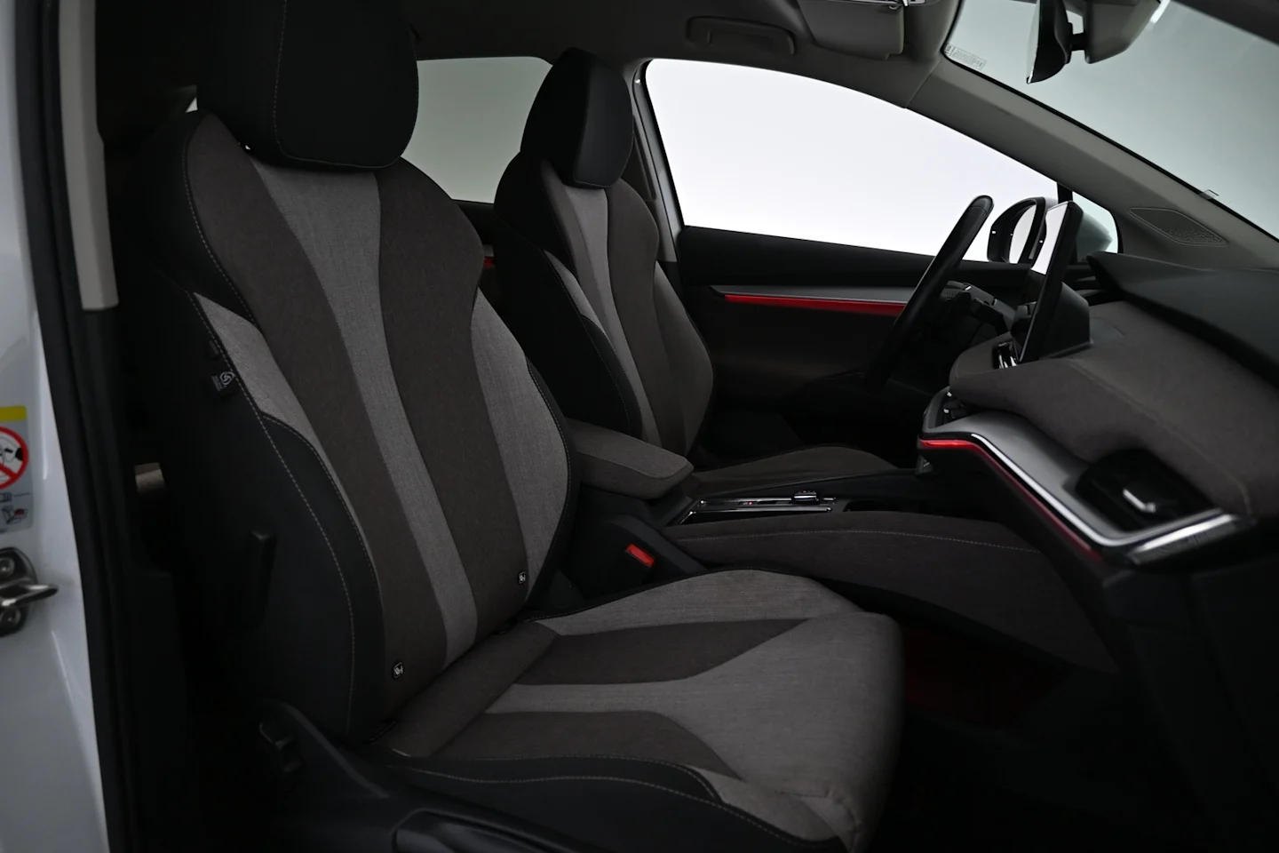 Car Image - dwx8iJTQErxSYMaHsg2vw