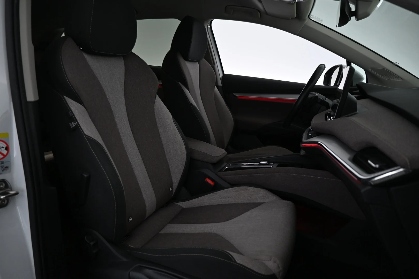 Car Image - dwx8iJTQErxSYMaHsg2vw