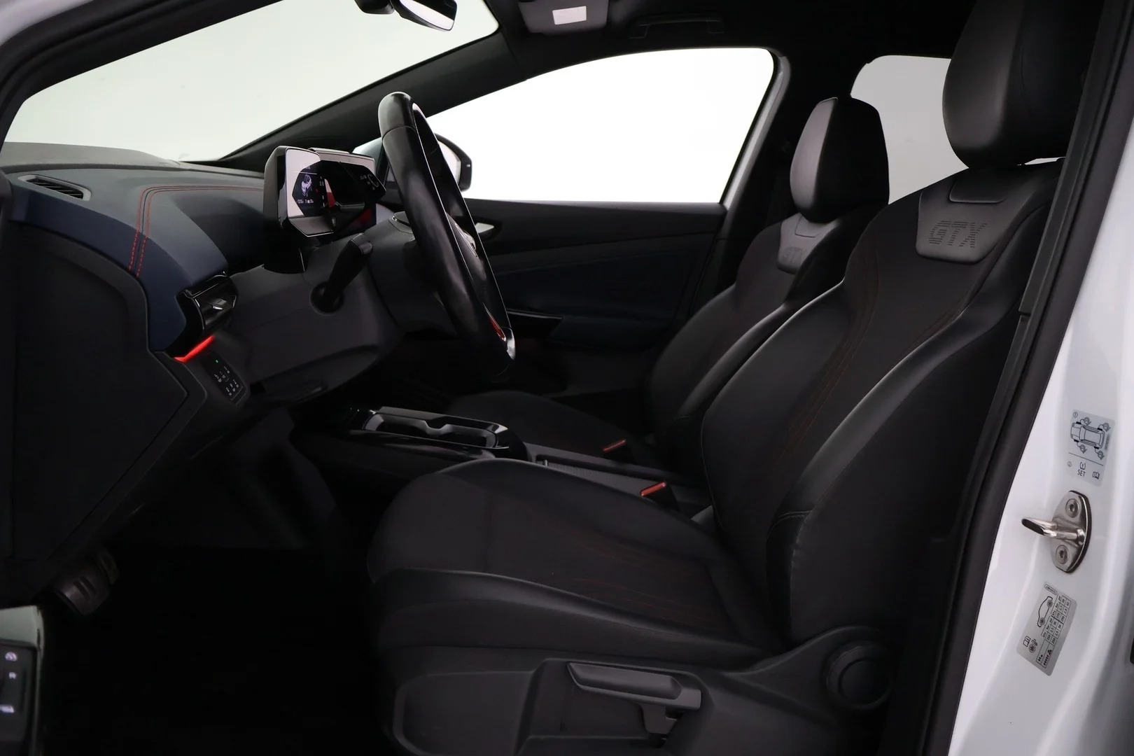 Car Image - 6EHViMBNDmeF2CZzO2i737