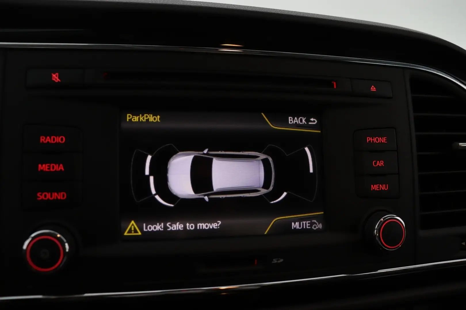 Car Image - YPOrlWmJmYLNe6C14EcXY