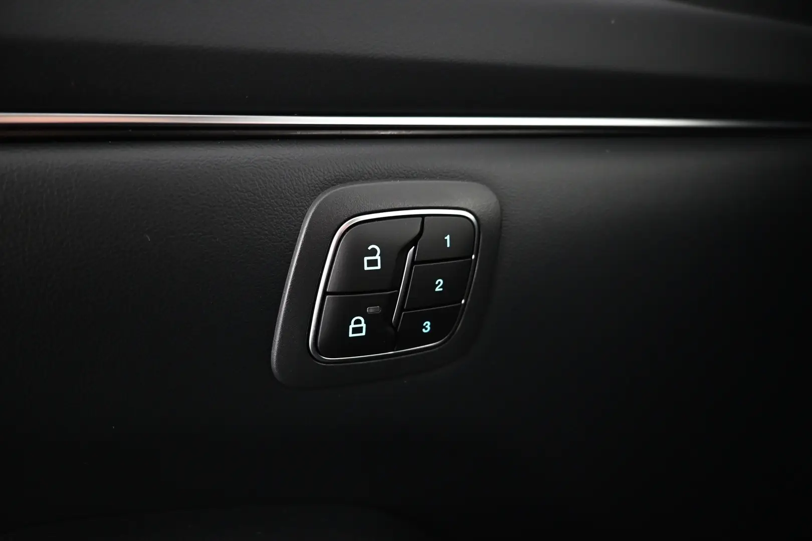 Car Image - UlnNULSsQCde0YBUnIVAx