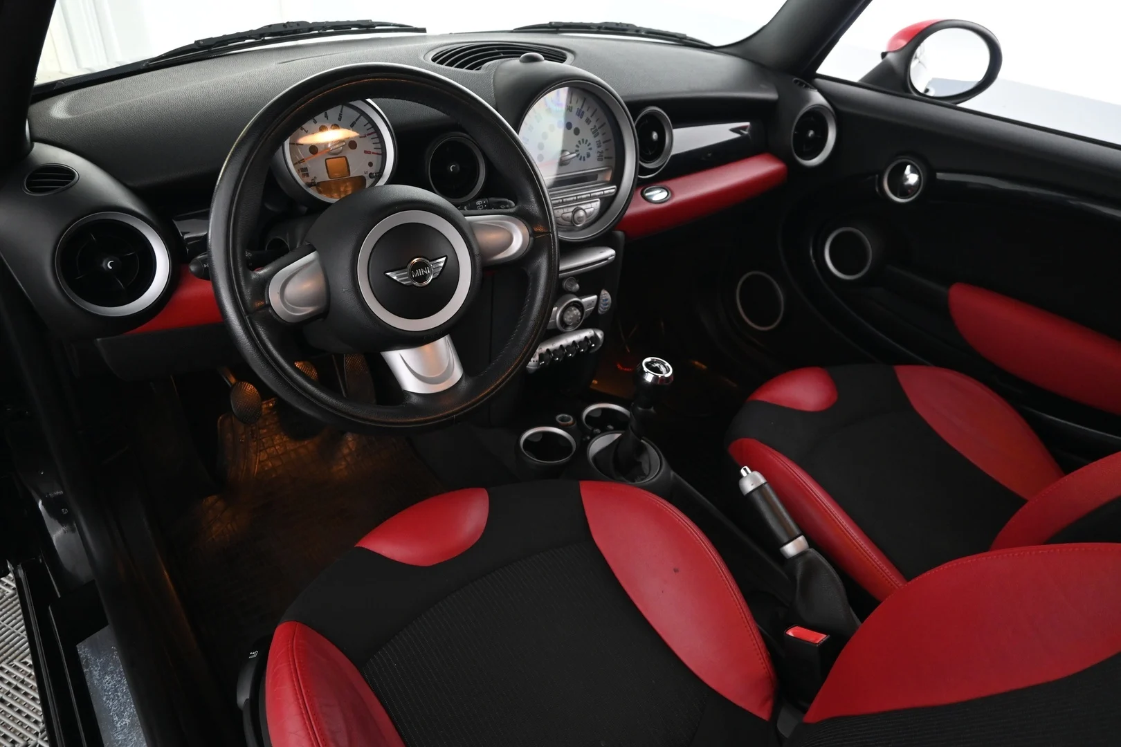Car Image - 2qbmK8GrgKxNA3LpxVz76I