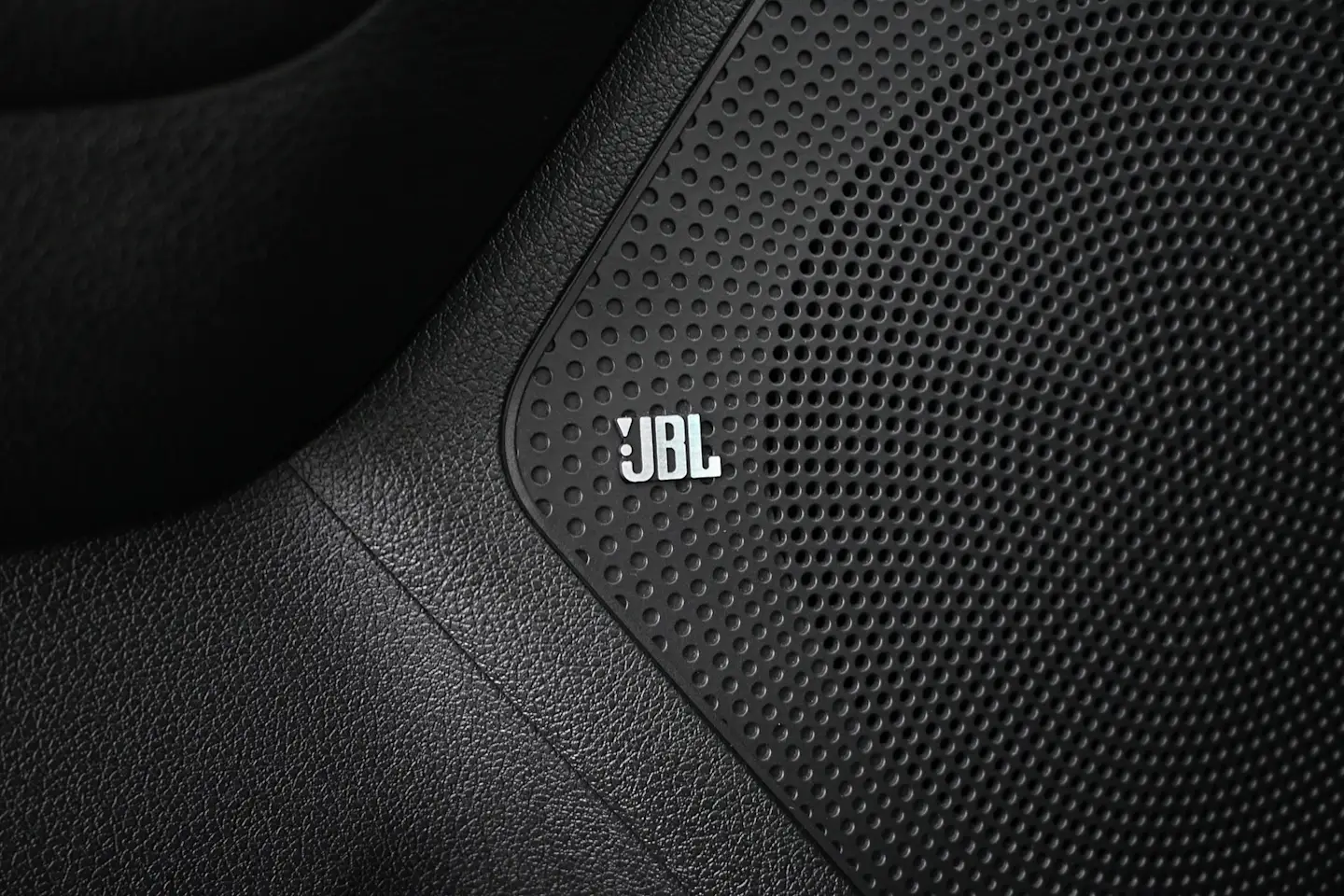 Car Image - 7DX74ZSvRXIo8tsaxgwY3p