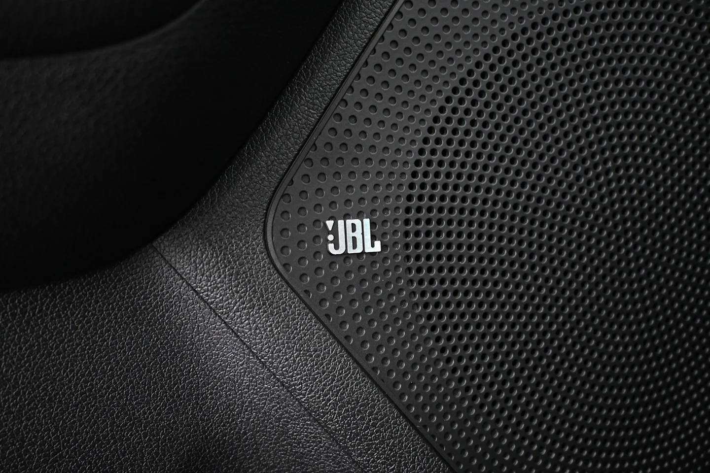 Car Image - 7DX74ZSvRXIo8tsaxgwY3p