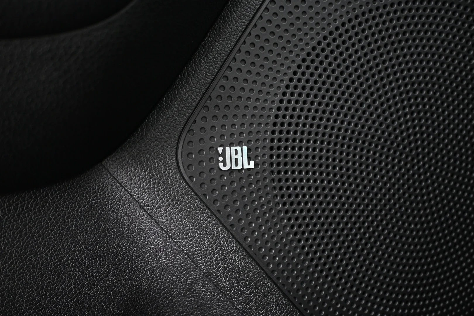 Car Image - 7DX74ZSvRXIo8tsaxgwY3p