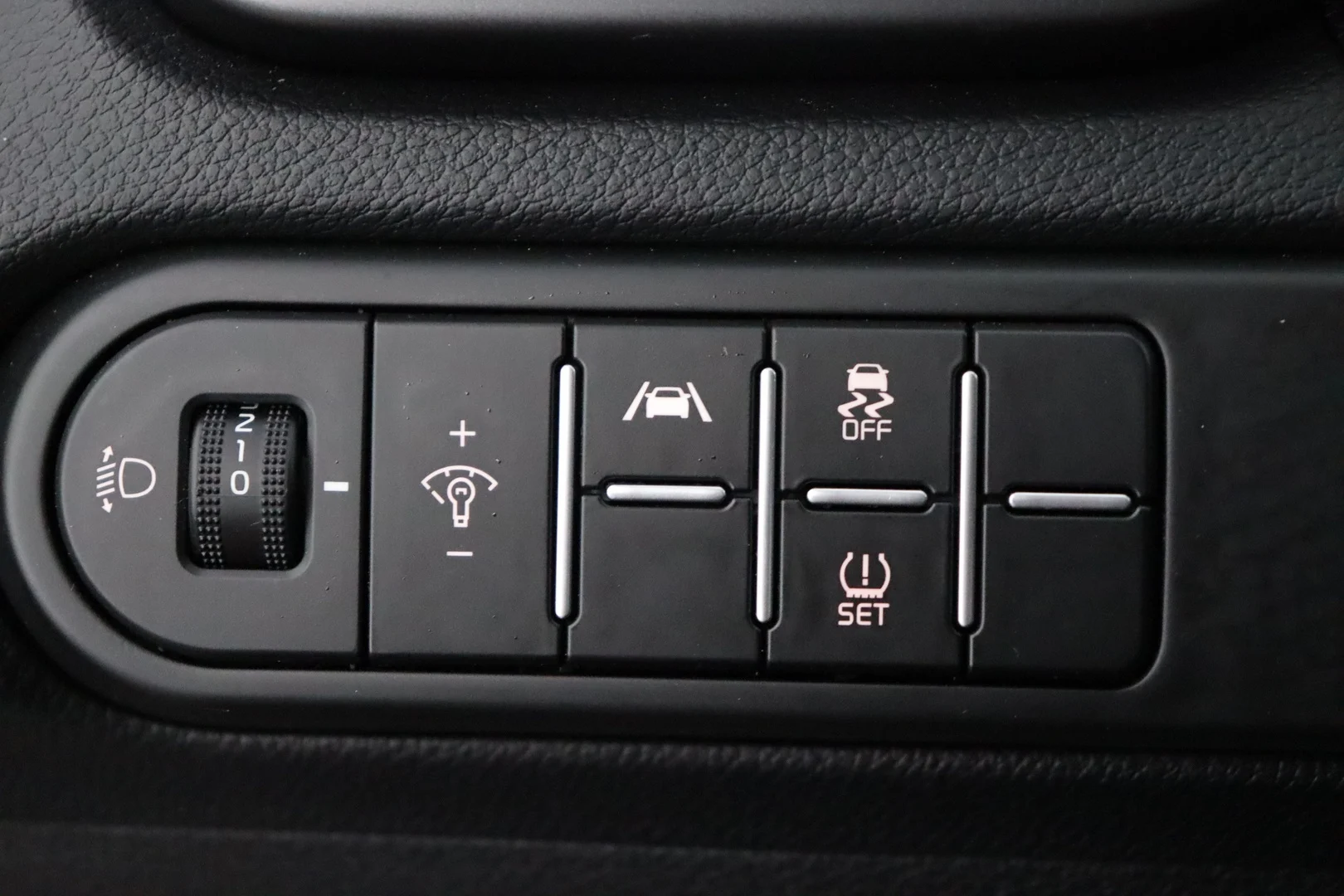 Car Image - 3lmCQnTHmW0NwpyDjke3ki