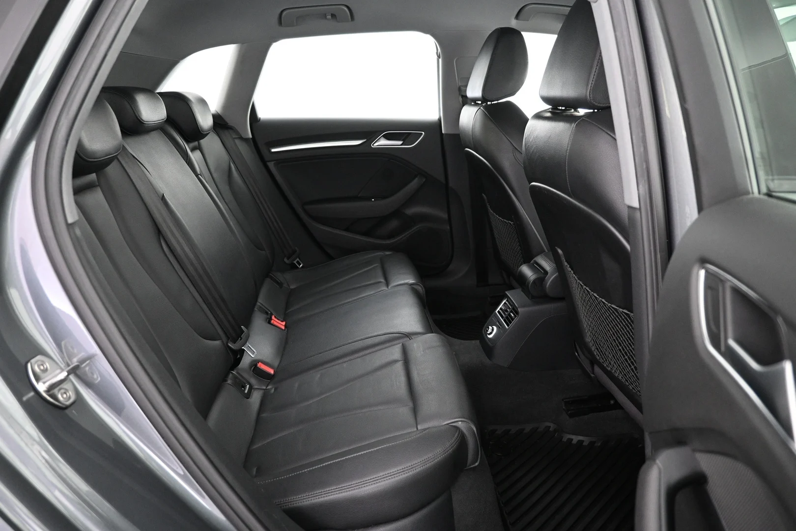 Car Image - 4Q2I3O1SQTlZPGtwA0slb2