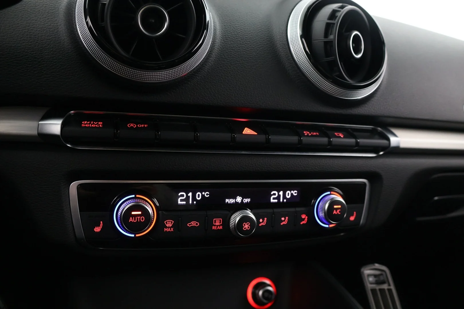 Car Image - 6apWrUNUeAkLcWQqoXQqsi