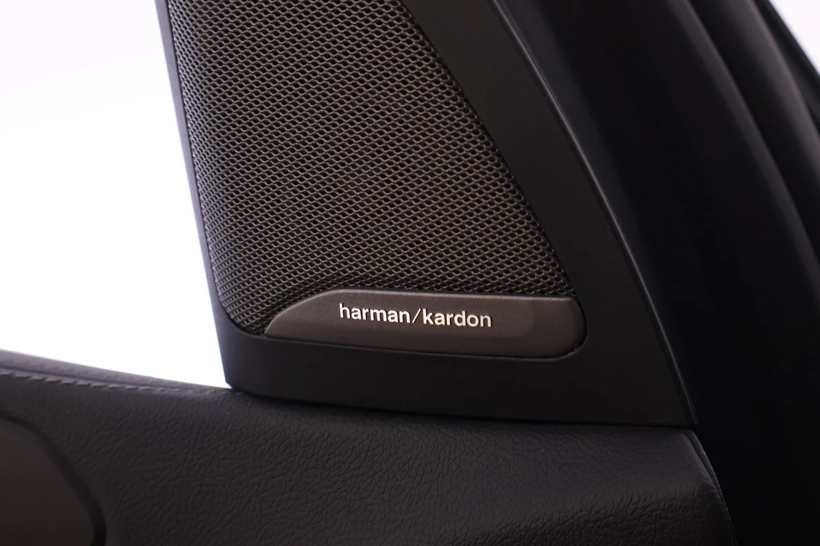 Car Image - 7385WXWHIuSPDZf1WxGXJM