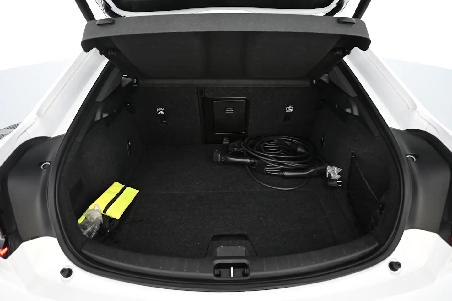 Car Image - 4ZRR1c1k2l4iPJQuWIYekt