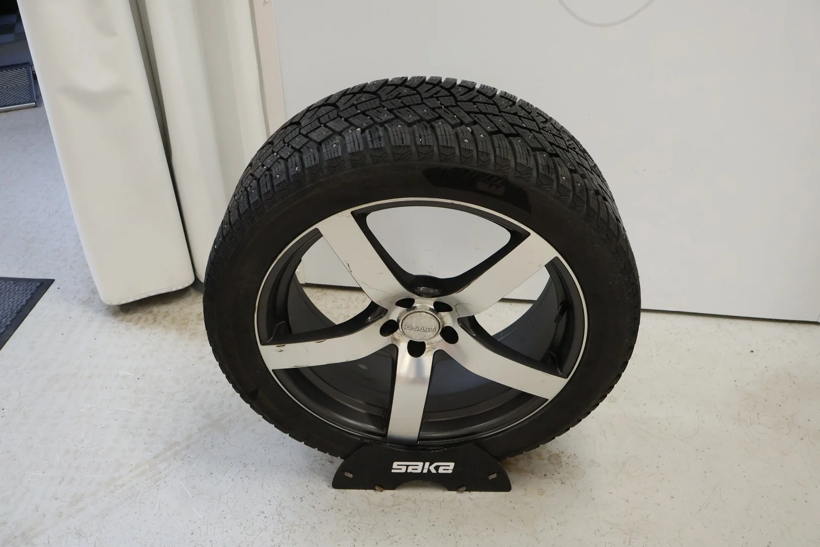 Car Image - 1oOsdNVRe30pIf3Ej4GkIX