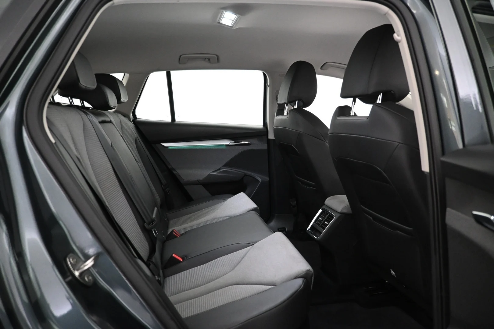 Car Image - 5xnCBnUjjXf2VUtVNMZV9M