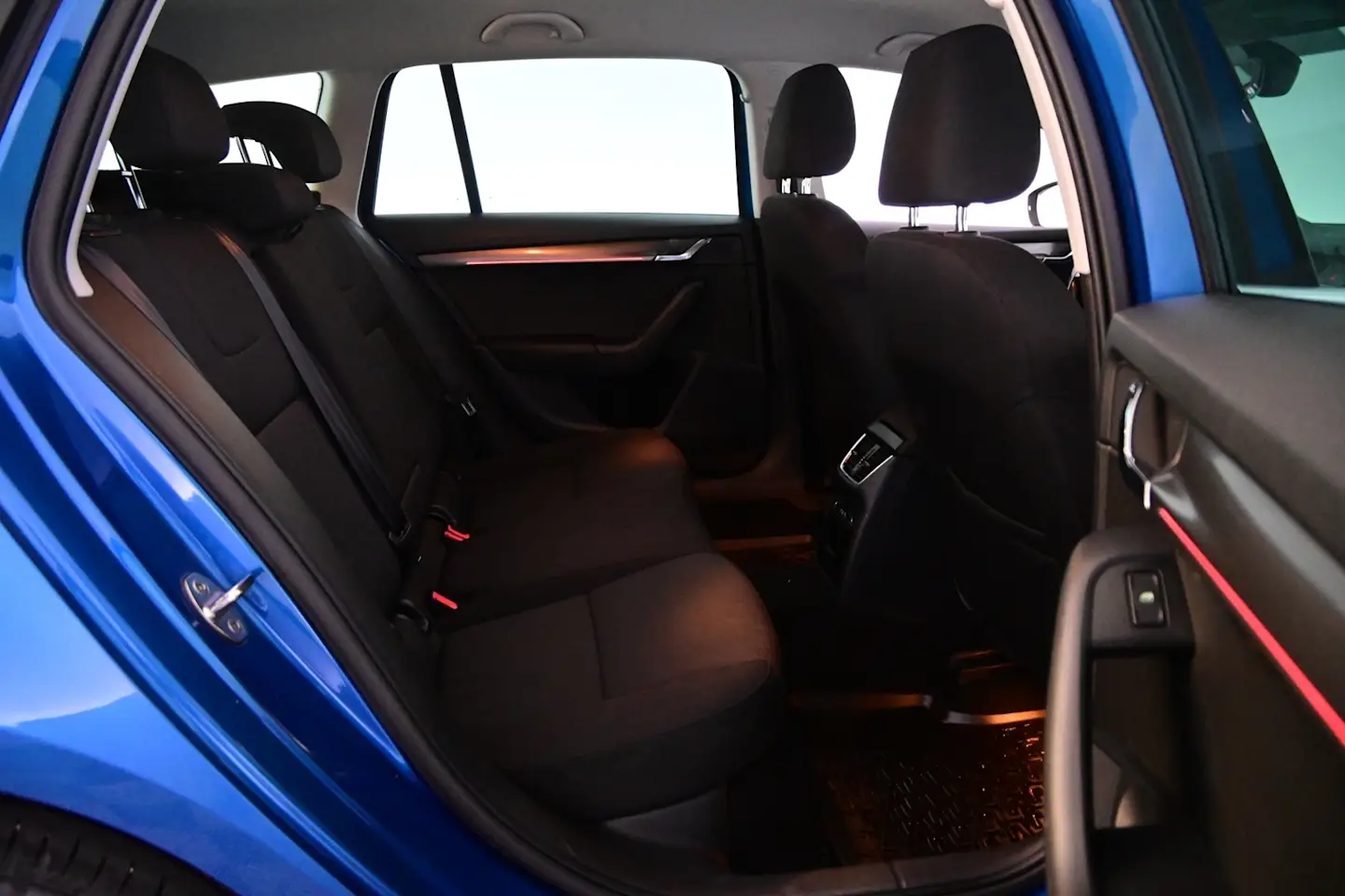 Car Image - 4vDNYKdfHdRANnLGGcENKW