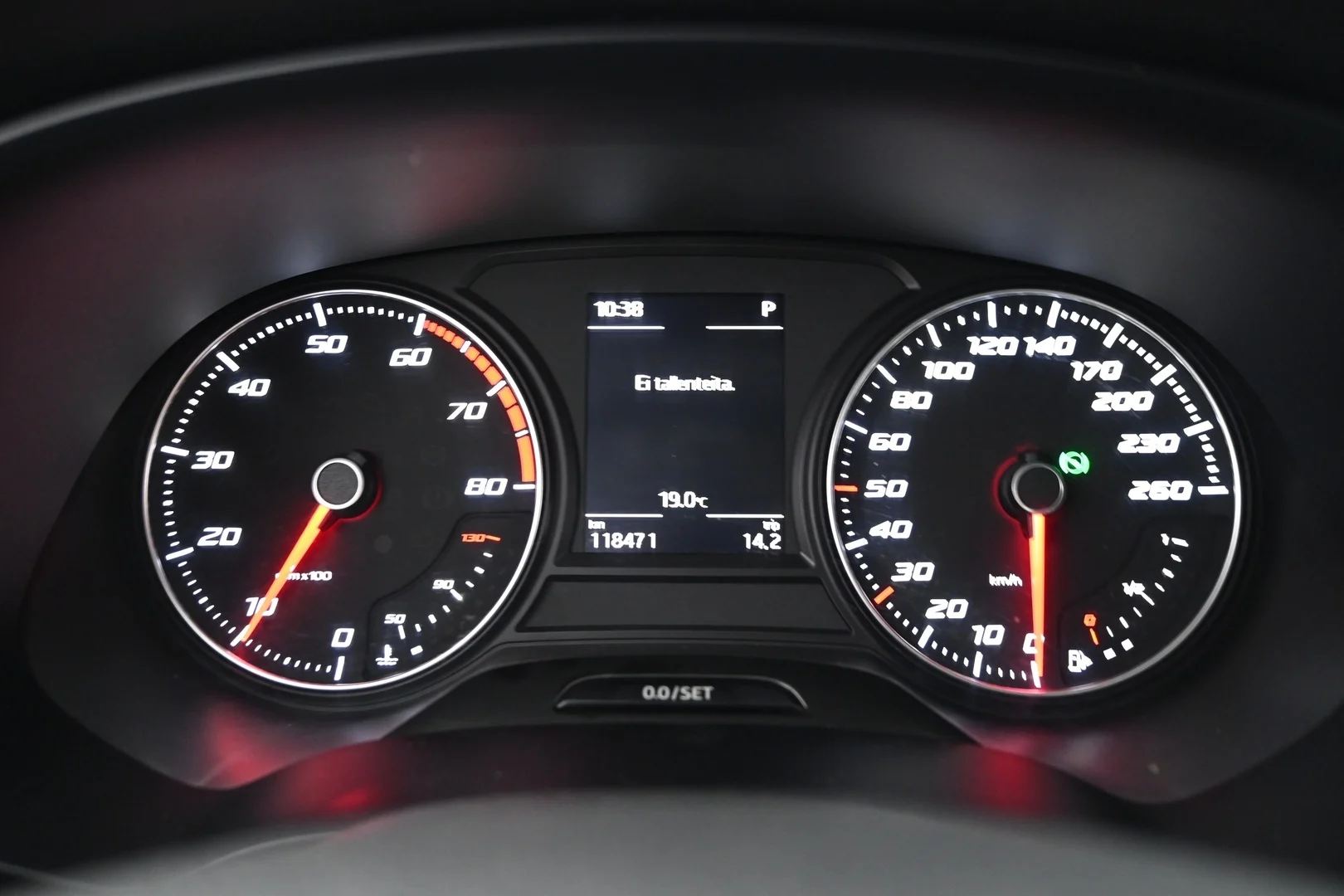 Car Image - 6UvSLDv4VnoxgxUdXFk1hZ