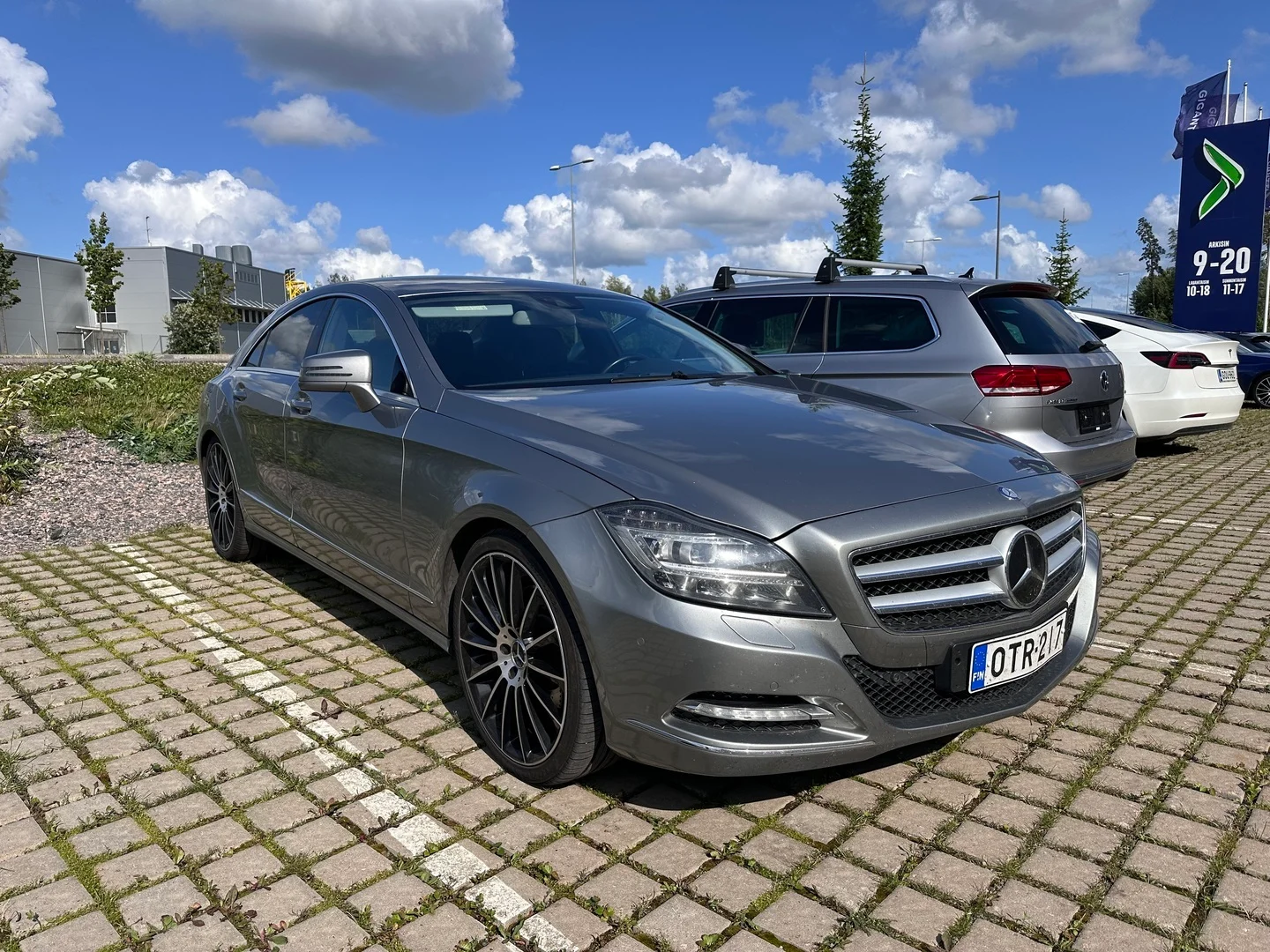 Car Image - 39i8bmfpGG72rltwjyVeV7