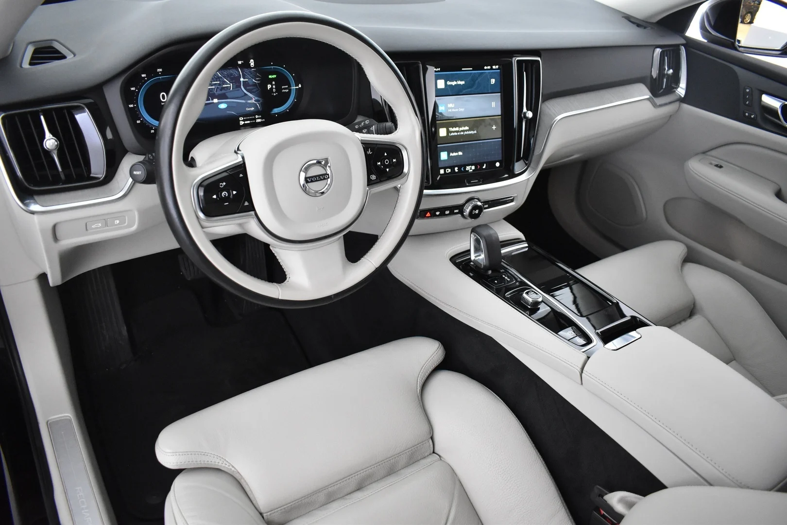 Car Image - 4WnqqSWH00hcIwQev0c6mD