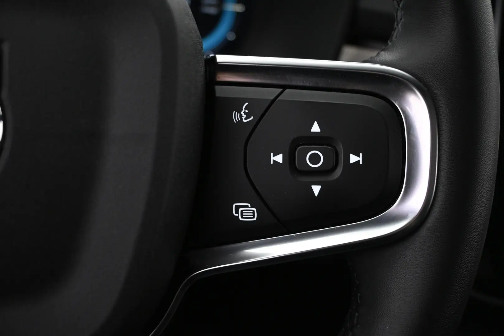 Car Image - 3DMEBPbxxknhE4fubjvMN