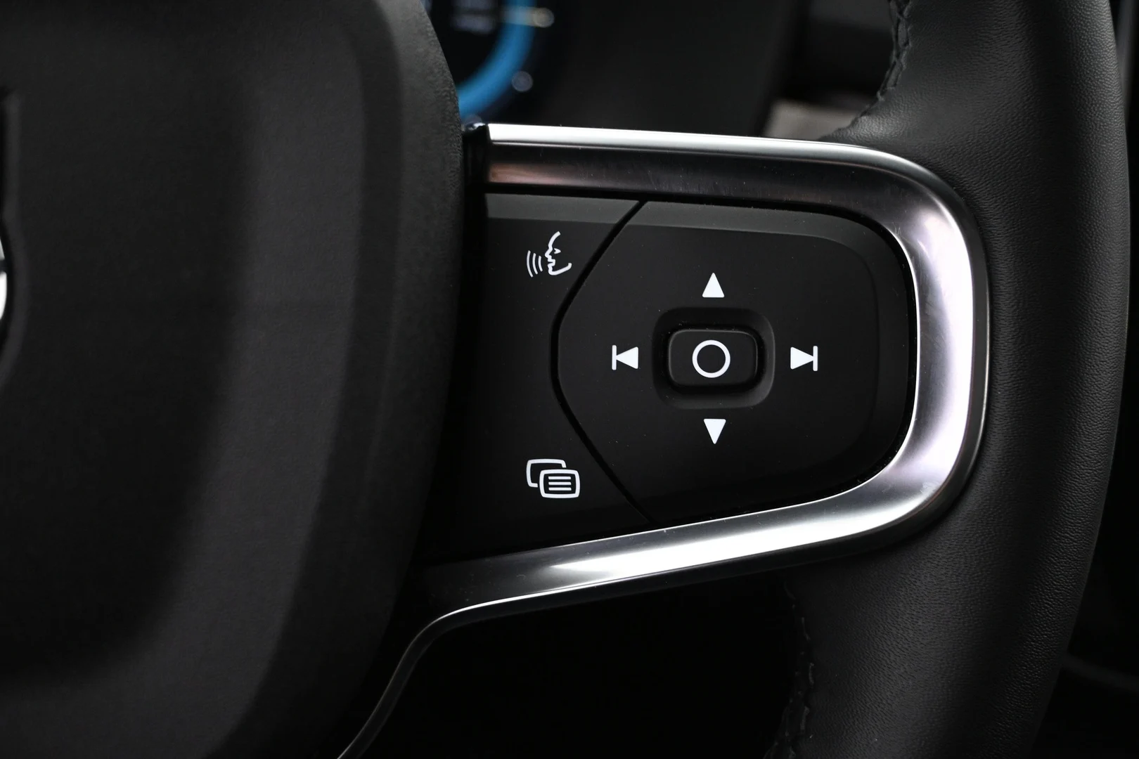 Car Image - 3DMEBPbxxknhE4fubjvMN