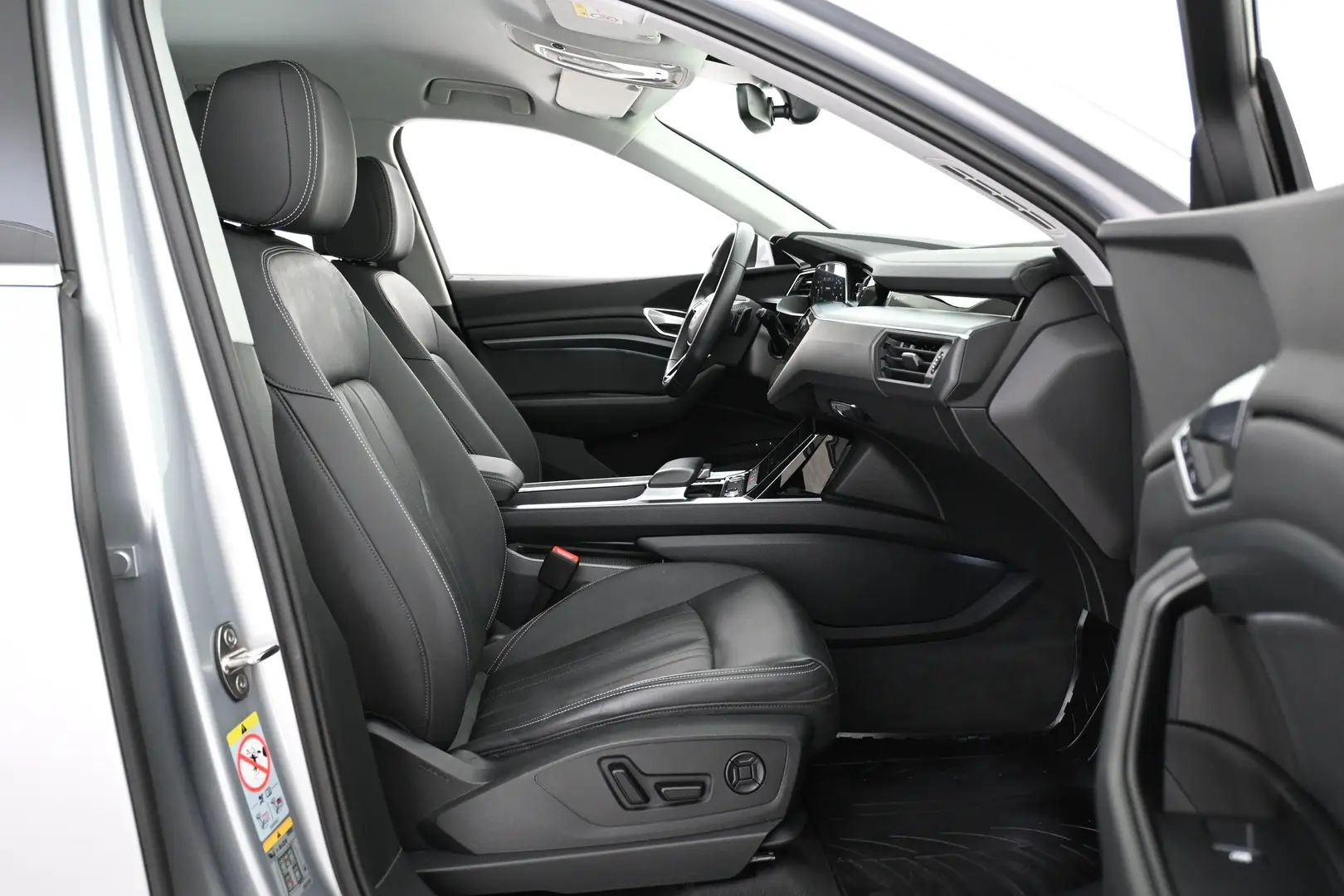 Car Image - 78Otkw3tBMWsyFS2IggW6W