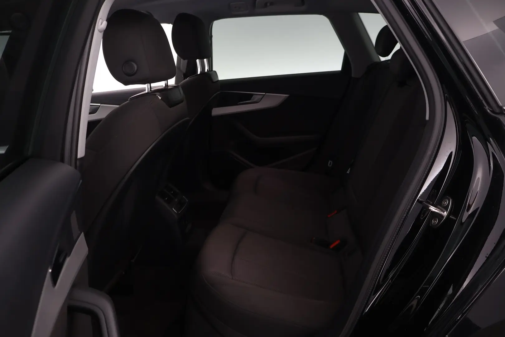 Car Image - 59IUNpT3FCXMvdSlFwkR7u