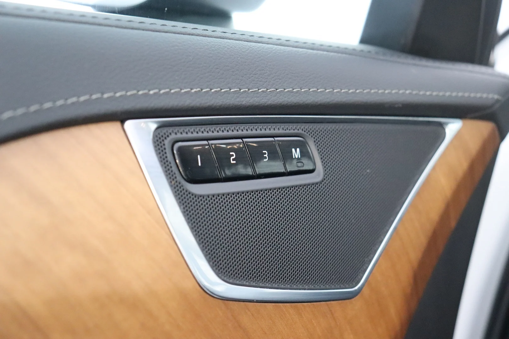 Car Image - 2MBbTSDhgg1PyLUQXcRg6E