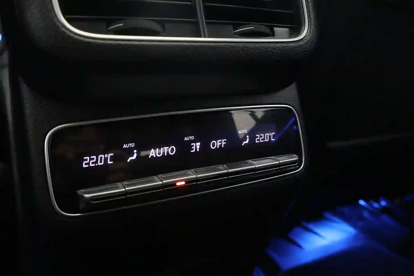 Car Image - zSMg2ikQm8q8U04Lr5DDN