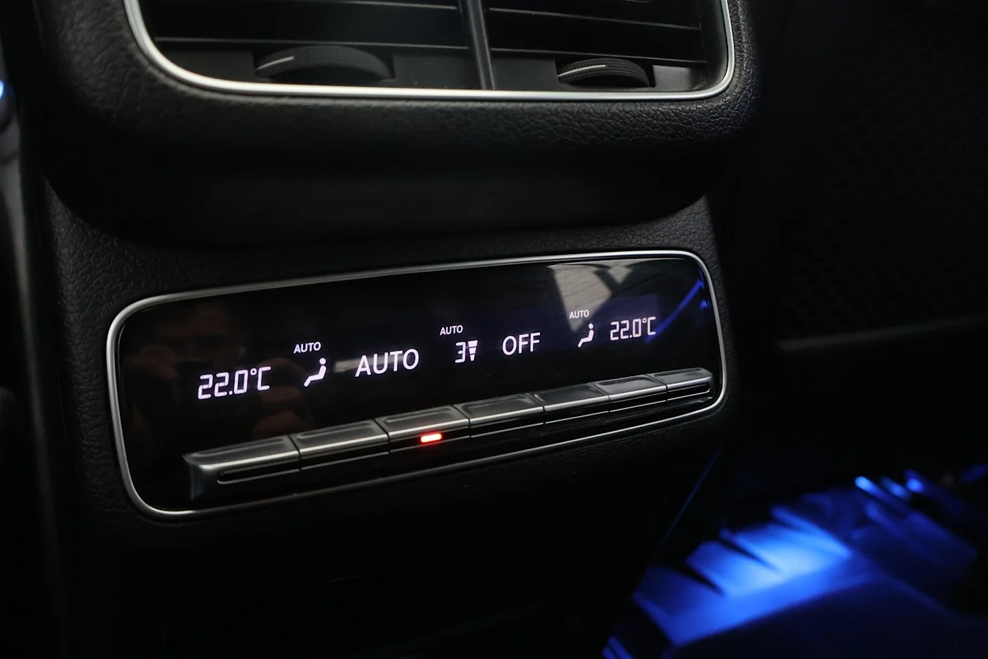 Car Image - zSMg2ikQm8q8U04Lr5DDN