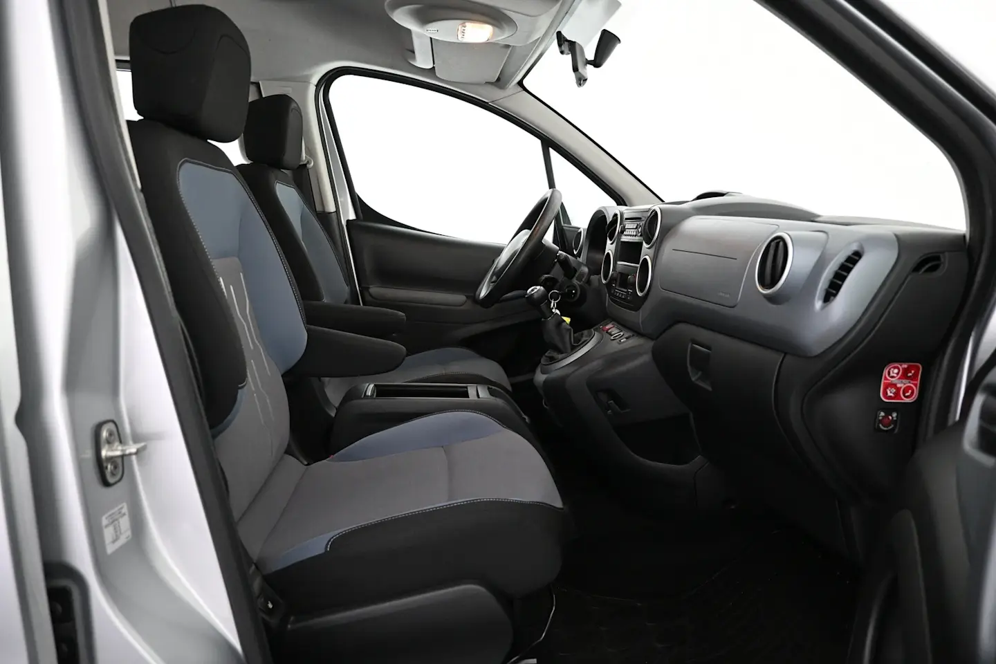 Car Image - 5U3RluQRKlnFv90urh32wt