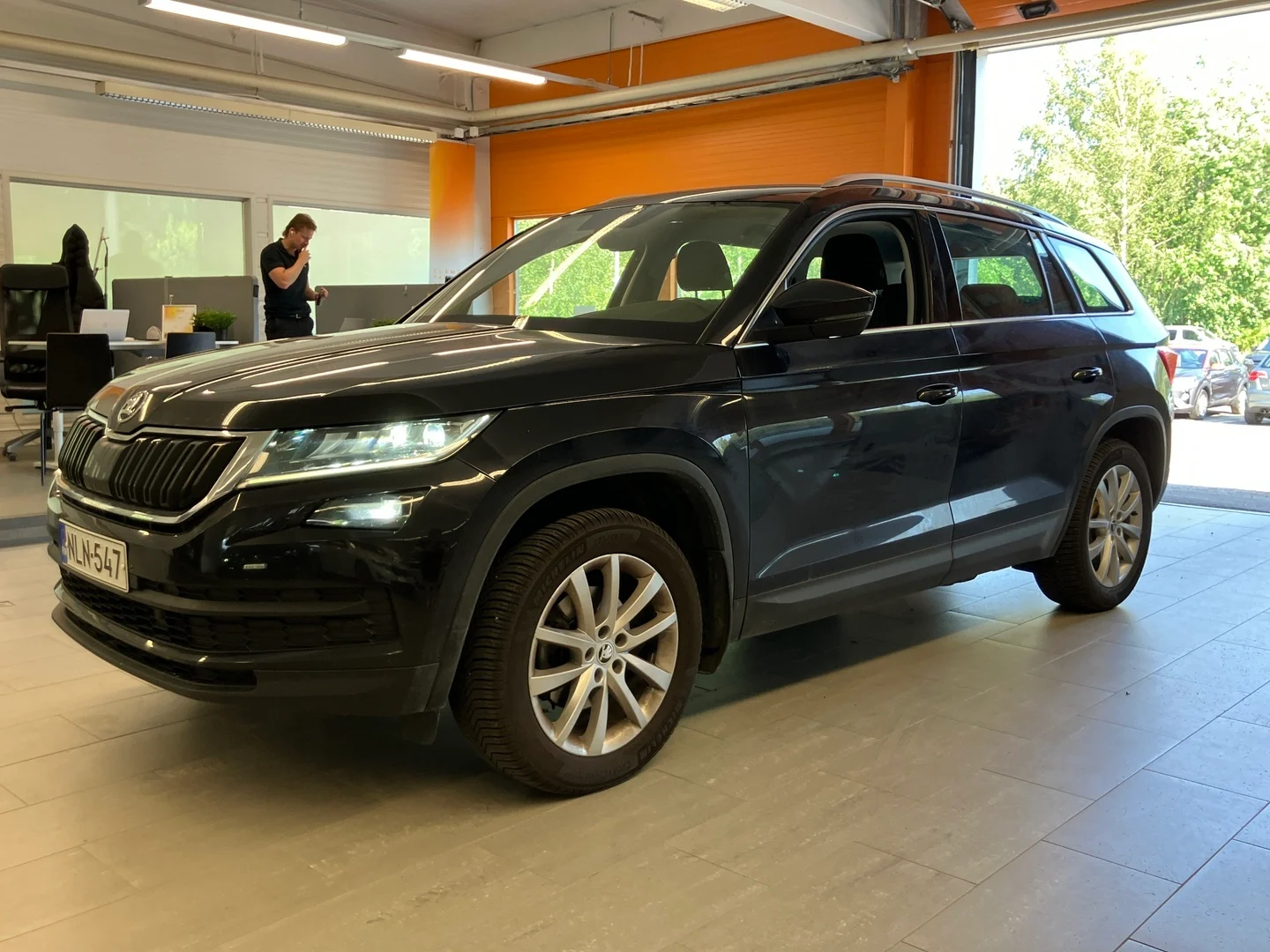 Car Image - 5DtuxscPTD3RSYUuevn1hH