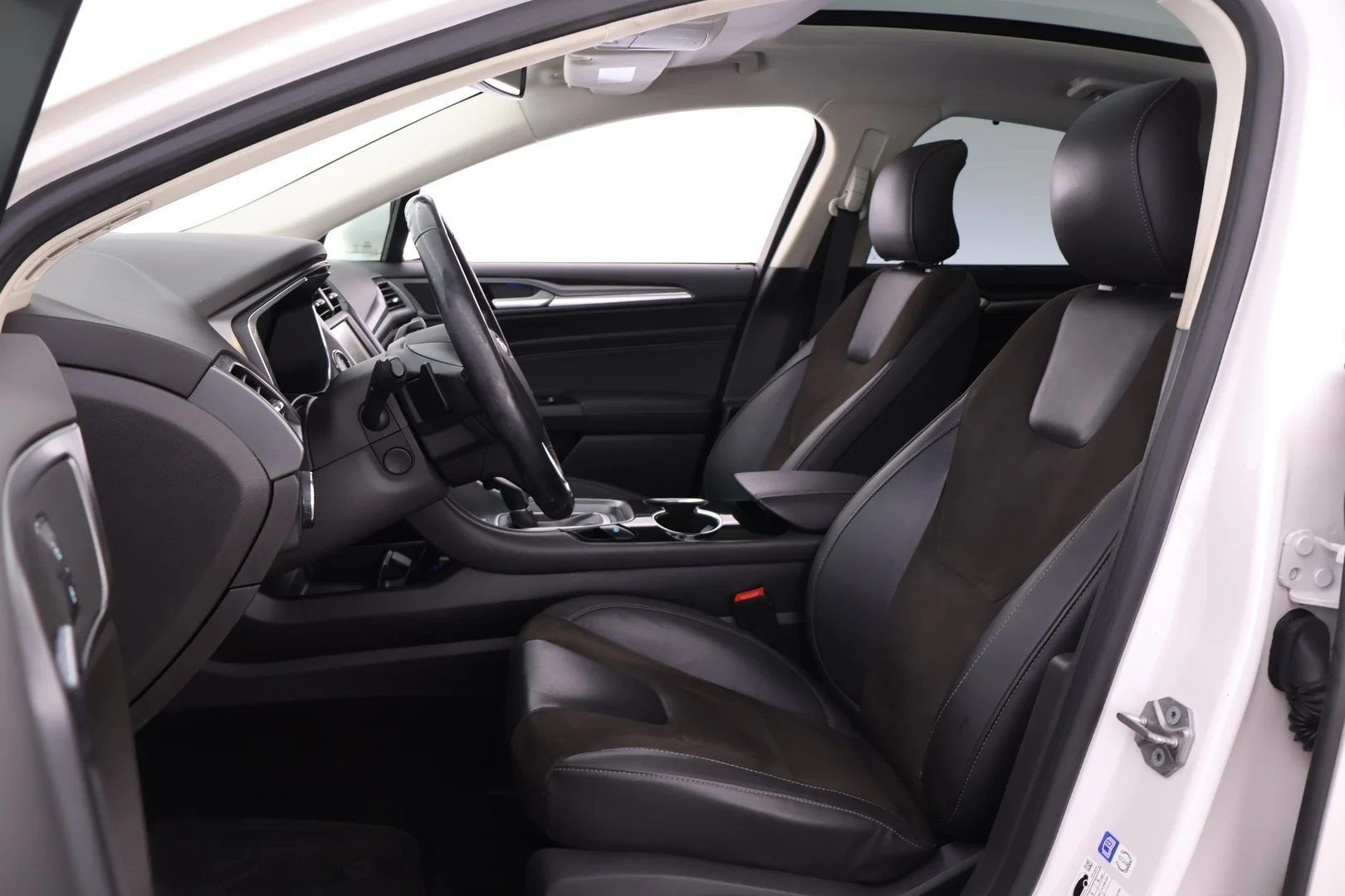 Car Image - 79u3WsASrFVPhsxDAAvxTt