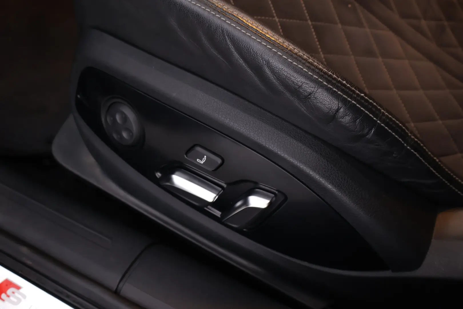 Car Image - 5CmHvkb7r0crxvqSq3T3X7