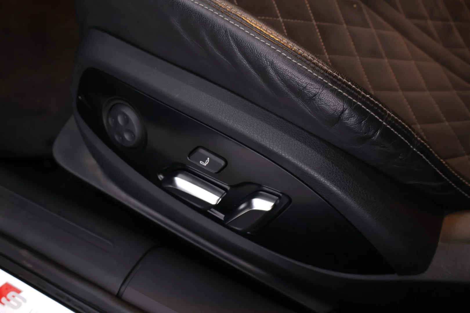 Car Image - 5CmHvkb7r0crxvqSq3T3X7