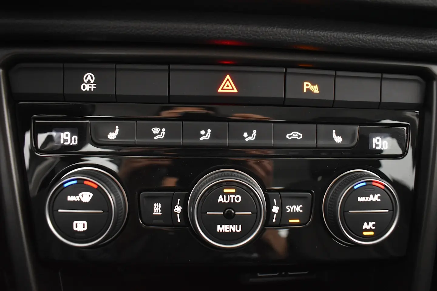Car Image - 2kiwHKR5TmNsJbwwJdTpy2