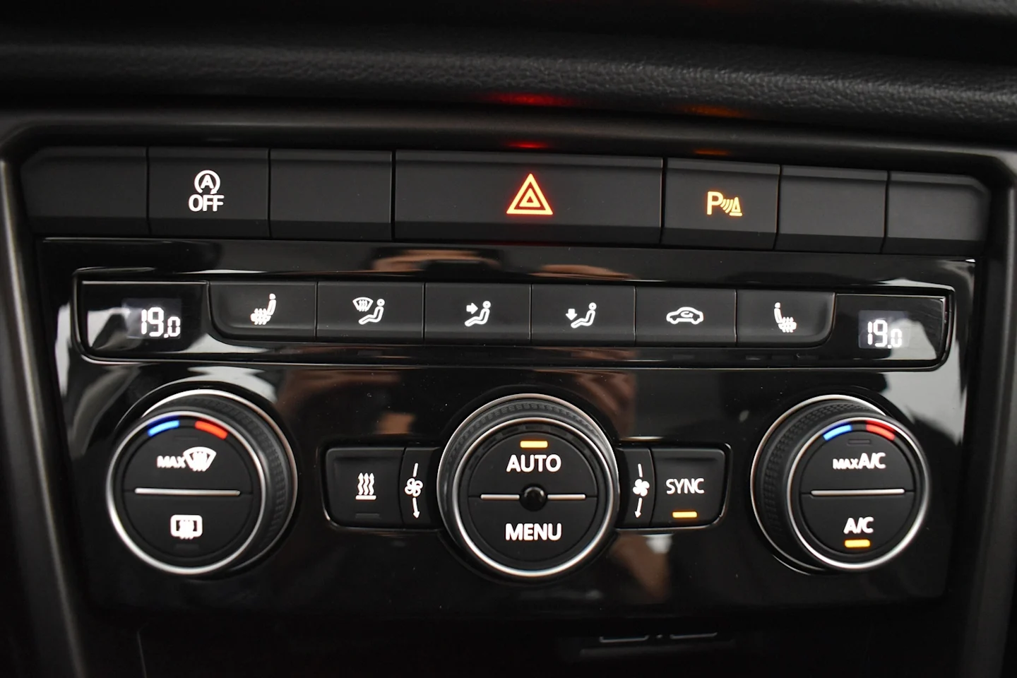 Car Image - 2kiwHKR5TmNsJbwwJdTpy2