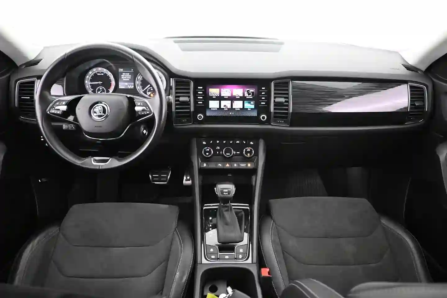Car Image - 3nx2S78ilQhl3rLAELbaHH