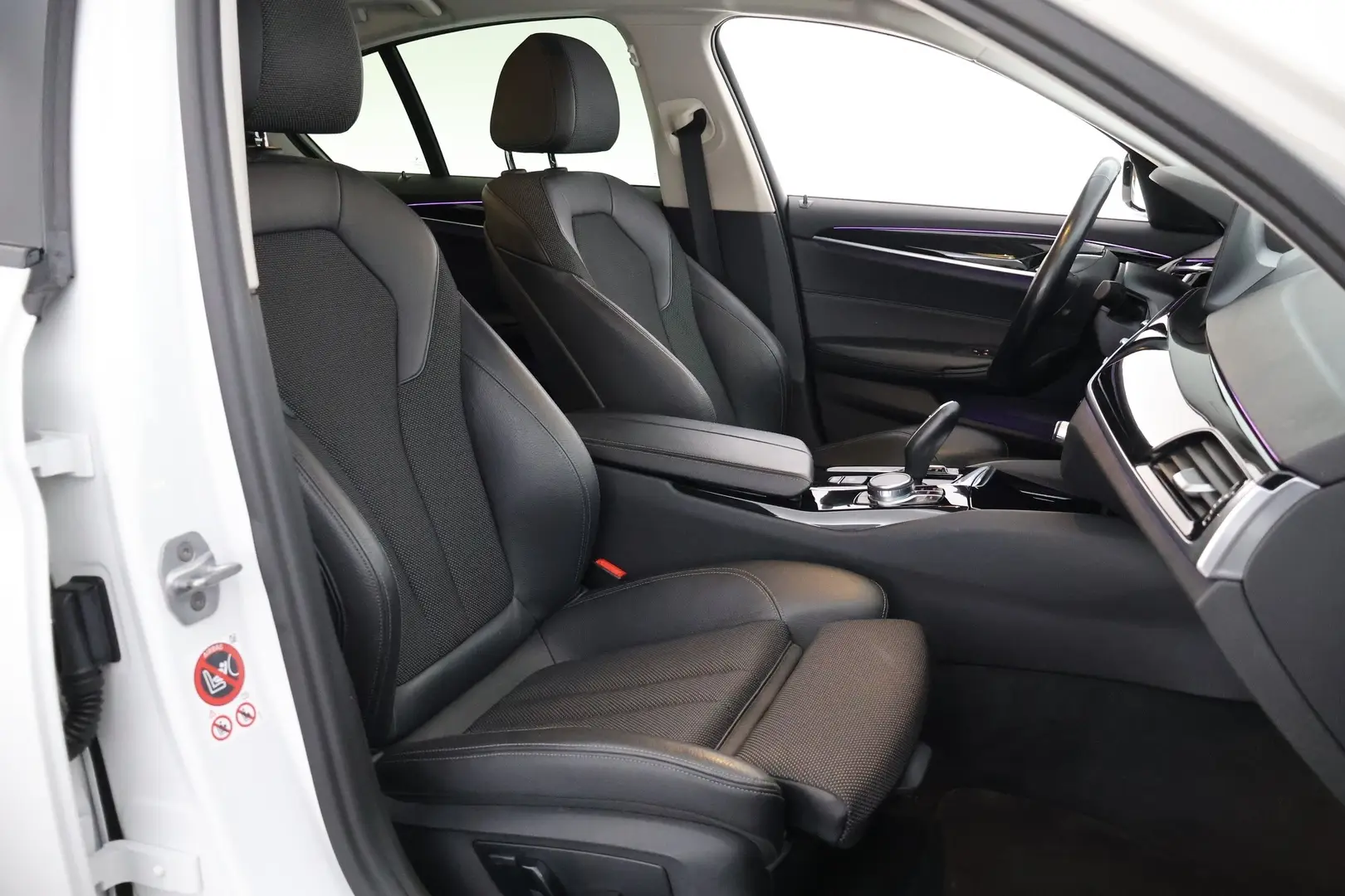 Car Image - 3VJGcqUdQ3wIakkW6Ta9Zp