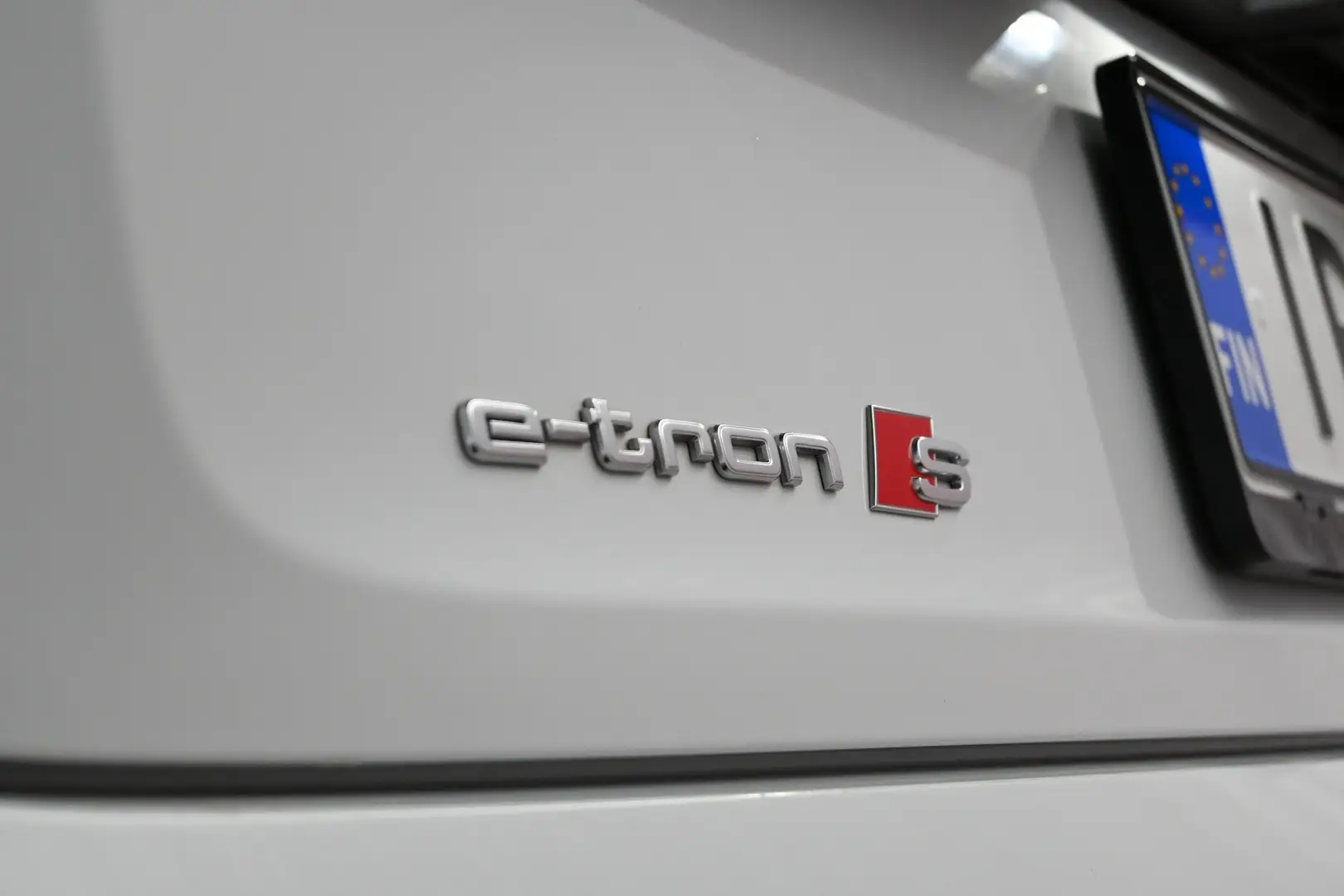 Car Image - 6E8VGmBzF9pgoyVEpYvRcu