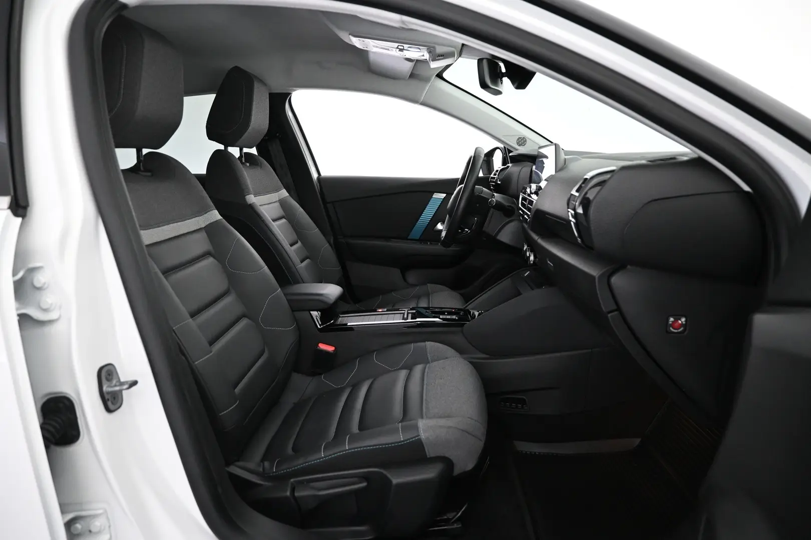 Car Image - 14IBUCQfHLb7pf6Lt3eP2n