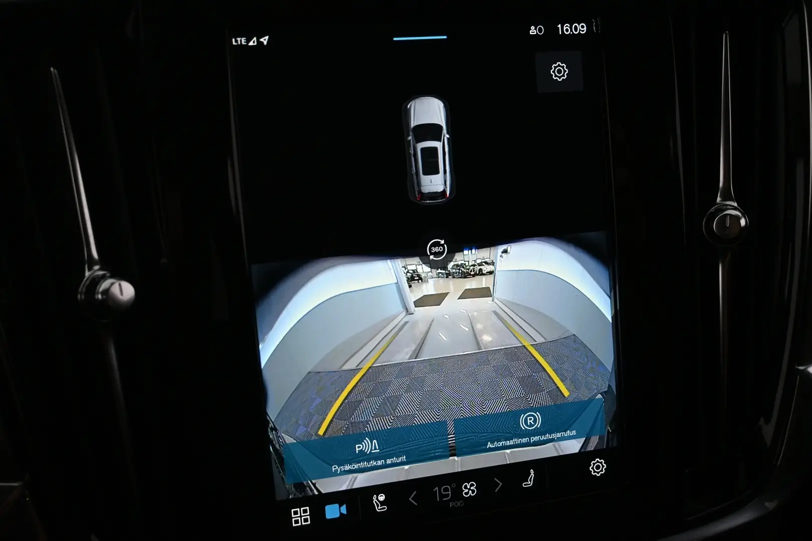 Car Image - 5v3Zqjsi1Gv4AfCHgsObTZ