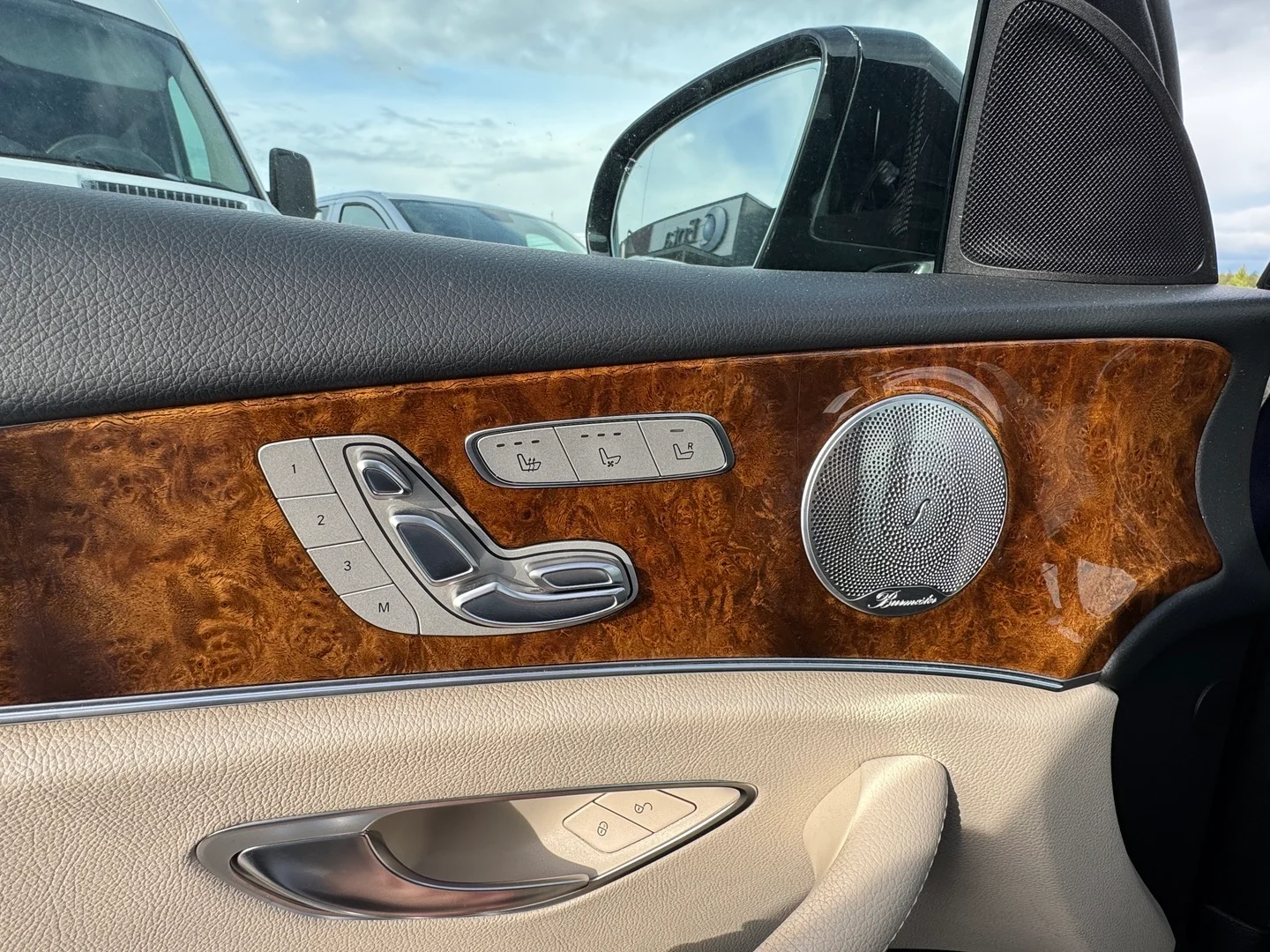 Car Image - 4Z1RplYqtInSv2VLqeYtYj
