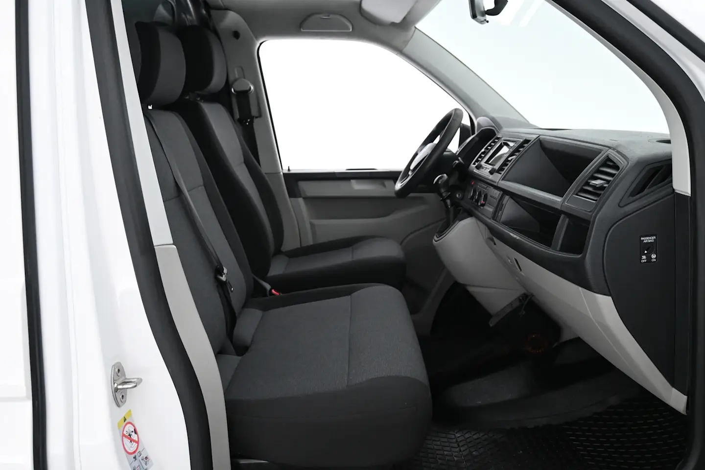 Car Image - AOCwEuwV8adroO3NOK2hh