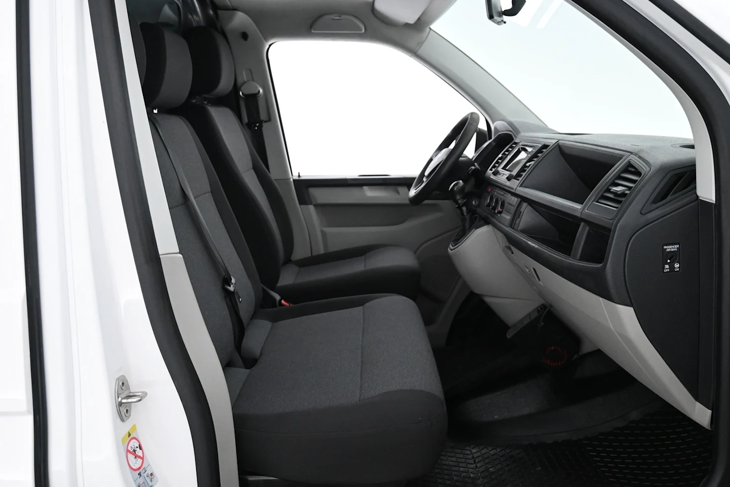 Car Image - AOCwEuwV8adroO3NOK2hh